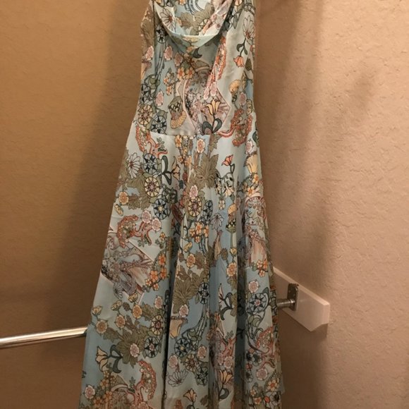 Pefect Dress to attend a wedding with Shawl - Picture 3 of 5